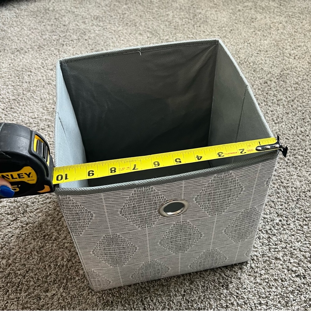 Foldable storage bin container